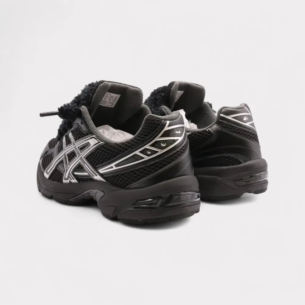 GEL-1130 Black Pure Silver - Fluffy Laces Black