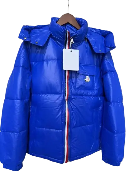 Doudoune Moncler courte à capuche Montbeliard