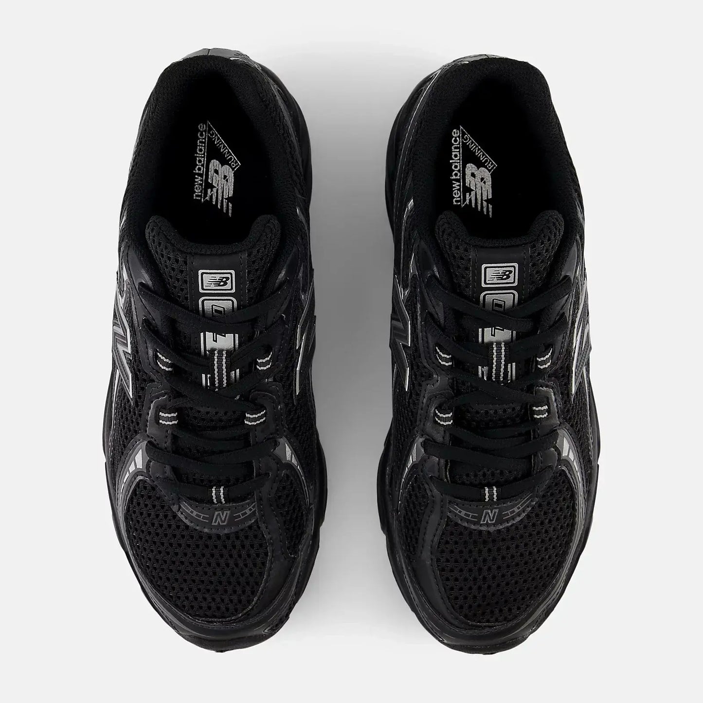 New Balance 740 Noir