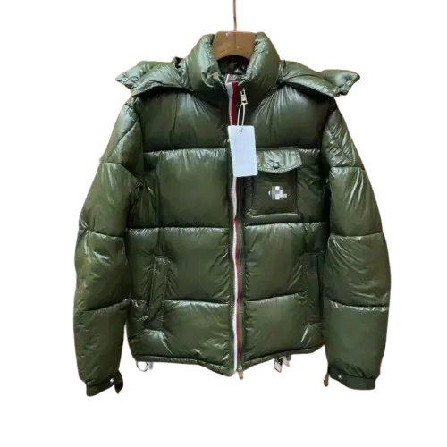 Doudoune Moncler courte à capuche Montbeliard